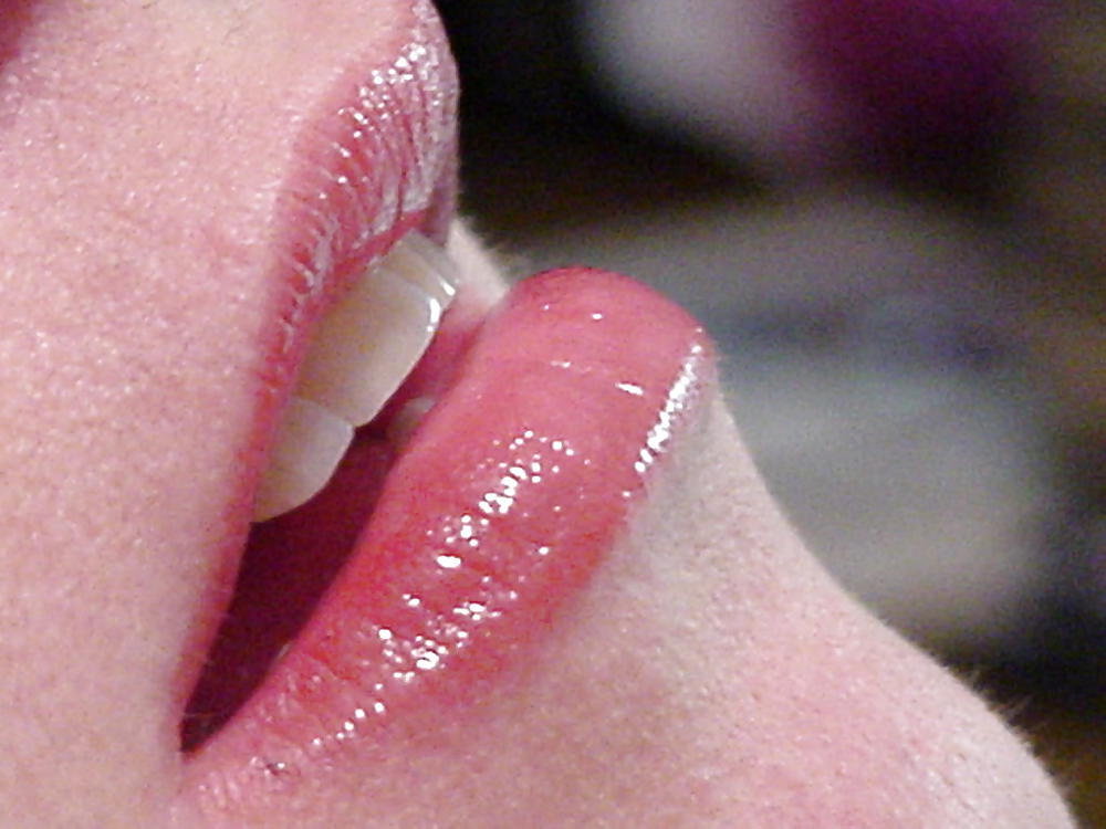 Kitty's Lips with toys and Objects I #7575052