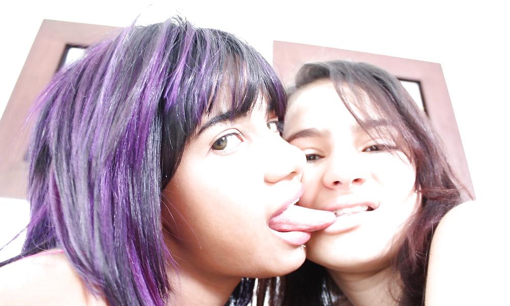 Charming Tobie - Licking and fingering with her girlfriend #4930766