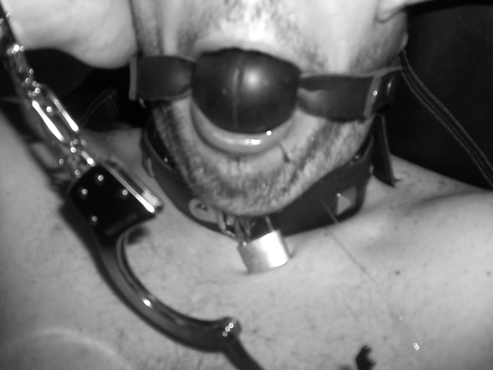 Between shadows and chains  #10147892