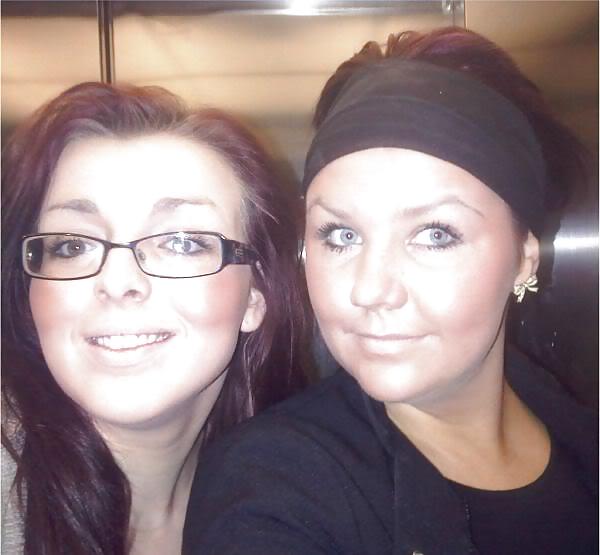 Go on fellas have a good wank over these fitties #3498946