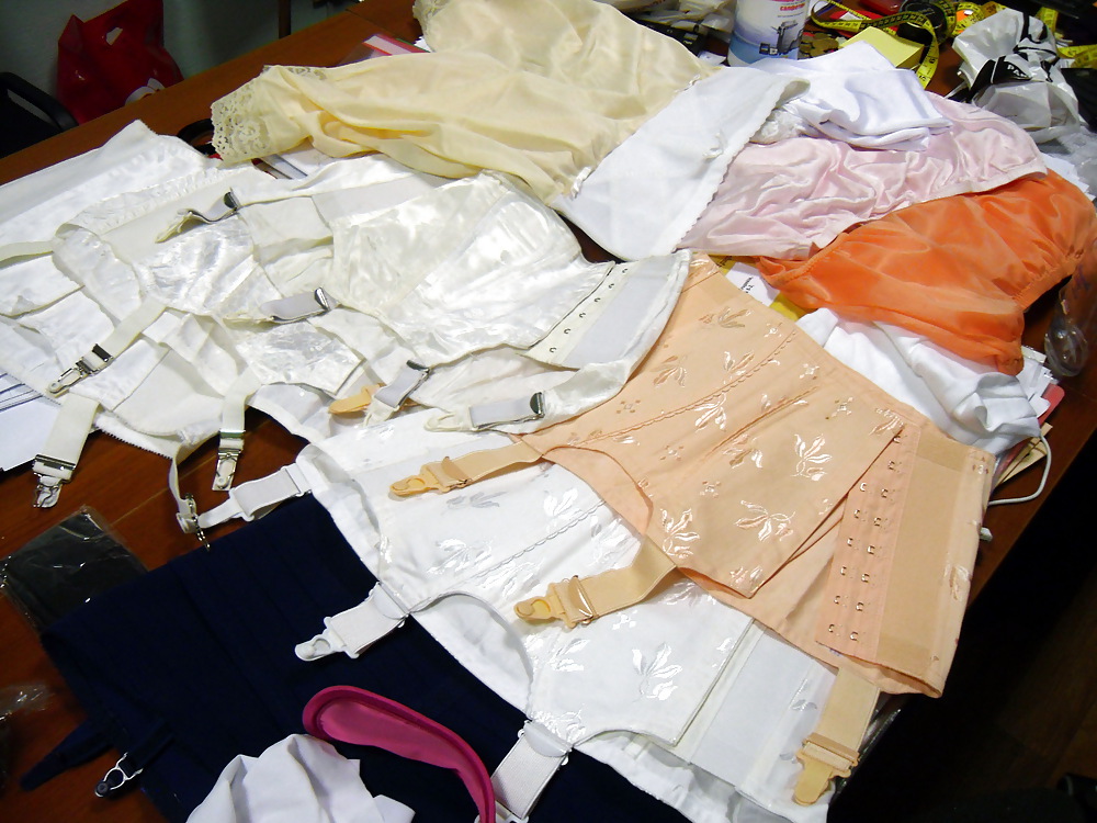 Pushuna's open bottom girdle #22642036