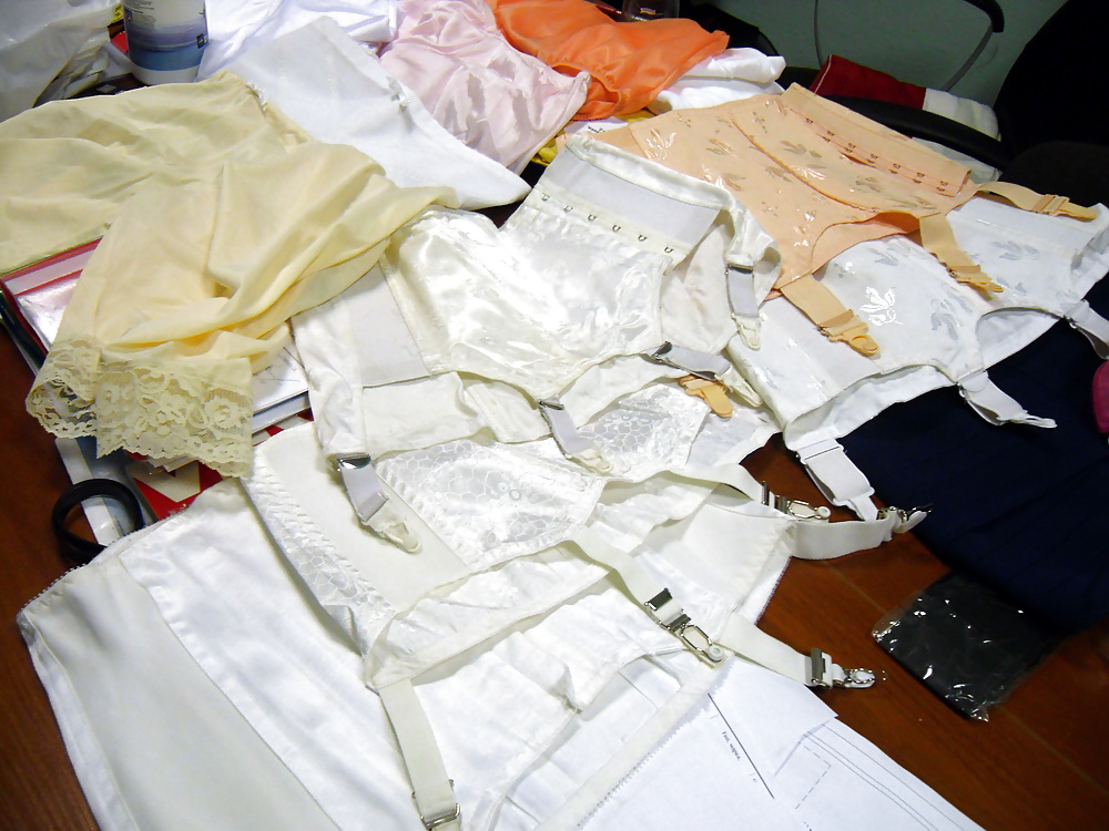 Pushuna's open bottom girdle #22642044