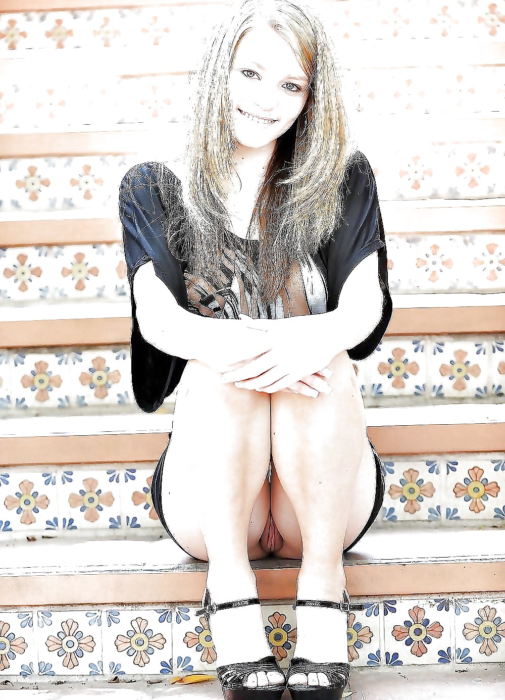 Public Display 32 #11050837
