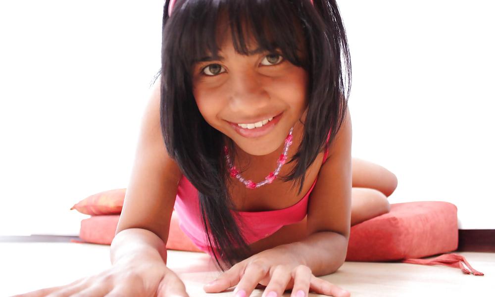 Charming Tobie - Playing on the floor #3786284