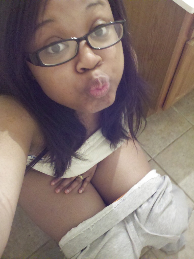 SELF SHOOT #5523764