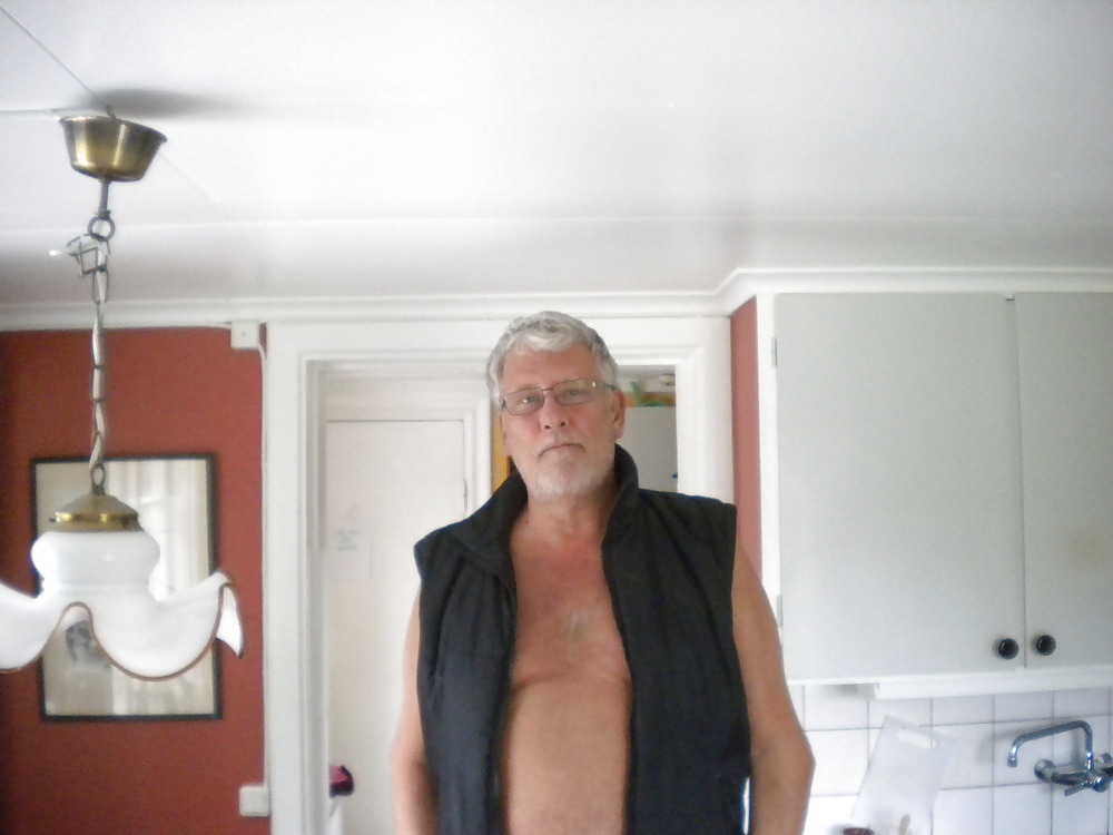 Im a lady and have a small cock begining to be a ladys hole. #7678627