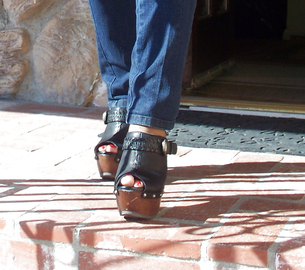 Platform sandals , clogs and flip flops #32505000