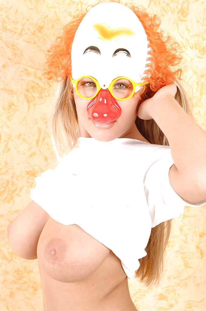 Smiley MILF with jaw-dropping jugs Jessica Moore getting rid of her clothes #54294298