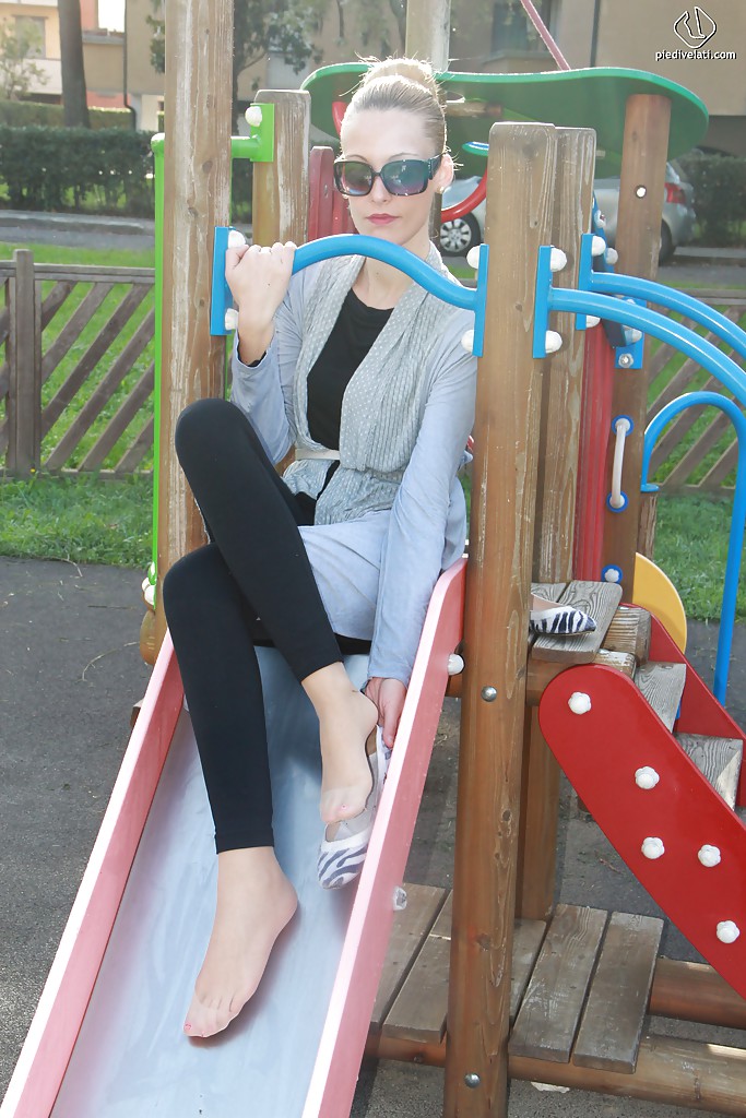 Christelle knows that you can do a lot of thing on the playground #51358226