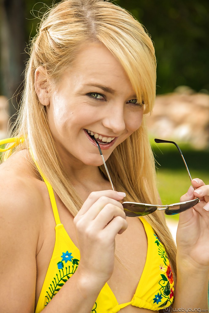 Cute amateur blonde Carmen Callaway flashing her young girl breasts #51594783