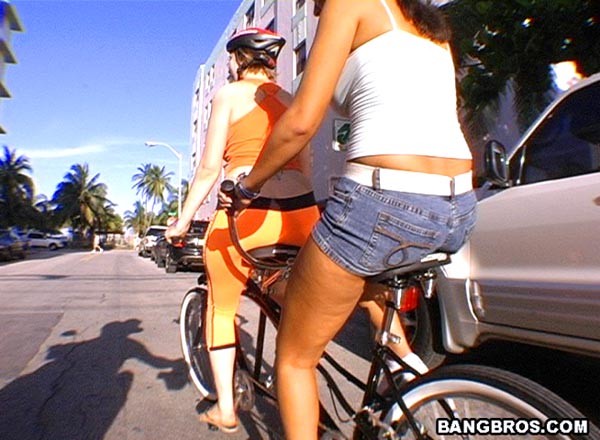 hese bubble butt broads were more than ready to get down to some ass worshipping #68785953