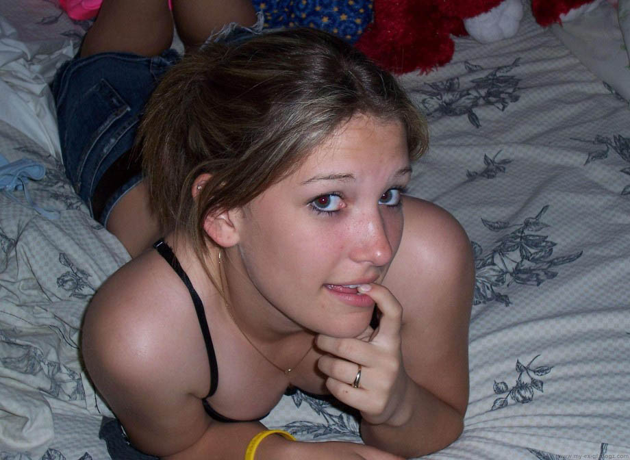 Petite candid barely legal amateur teen girlfriend sucking cock #68101690
