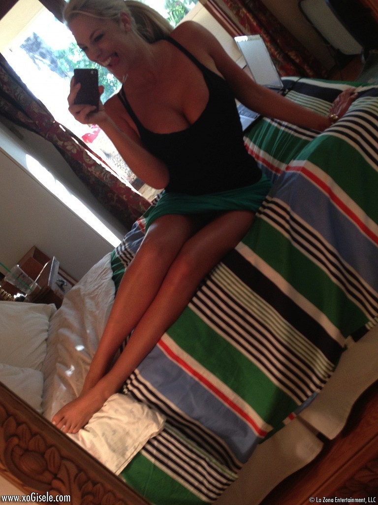 xoGisele shares some of her personal candids while at photo shoots and out in he #67710223