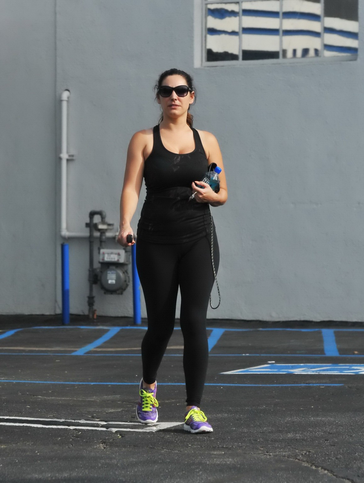 Kelly Brook busty showing cameltoe in a tiny black top and tights out of the gym #75175952