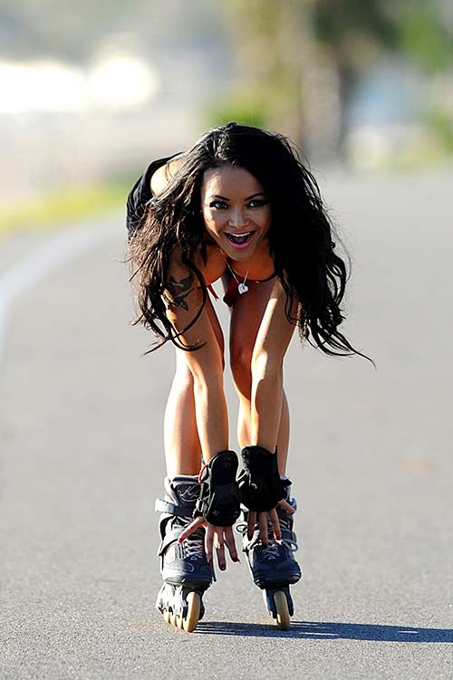 Tila Tequila exposing awesome body and nipple slip while rollering #75275077