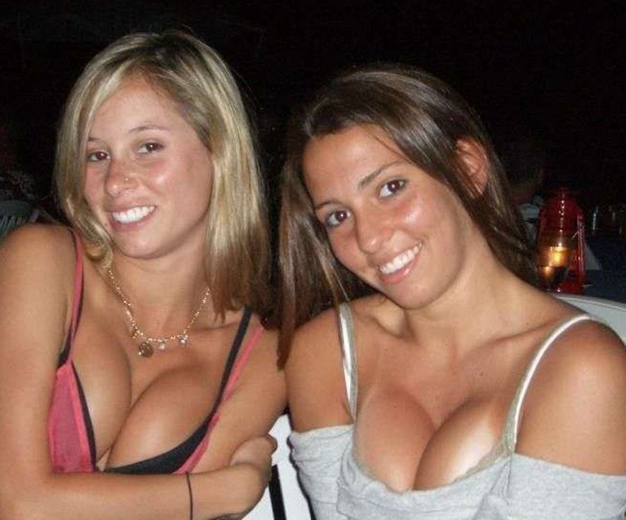 Drunk College Girls Flashing In A Local Public Bar #76395281