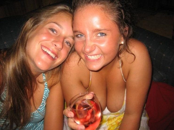 Hot models showing off bubble butts #68131012