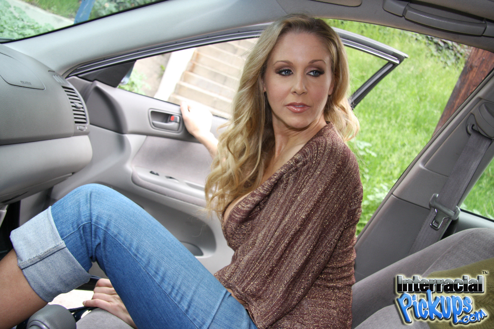 Julia Ann gets picked up by a huge cocked Rastafari #71656325
