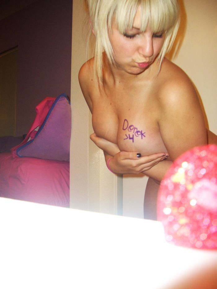 Hot models showing off bubble butts #67977896