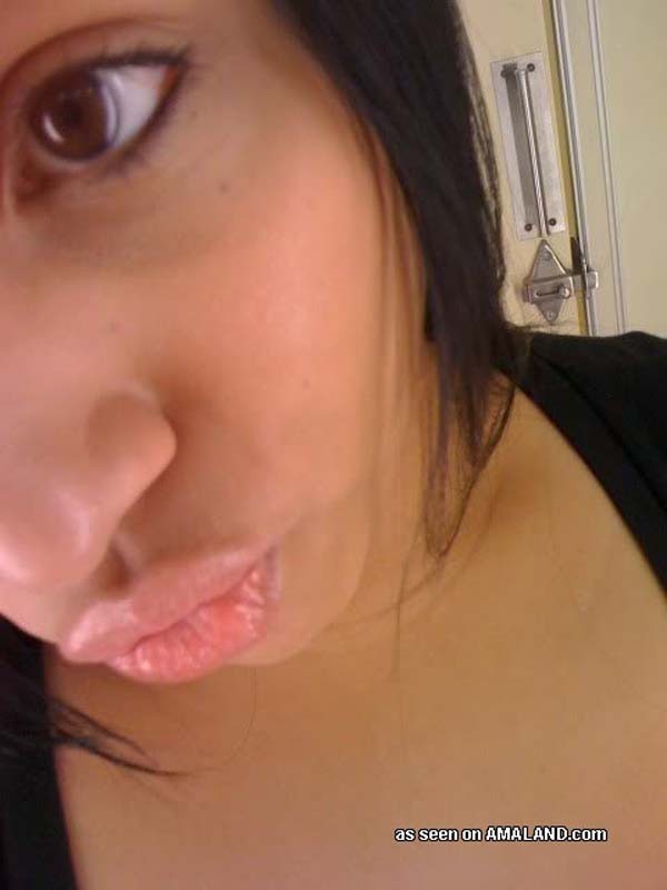 Nice collection of an amateur Spanish hottie's sexy selfpics #77957125