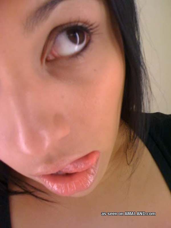 Nice collection of an amateur Spanish hottie's sexy selfpics #77957132