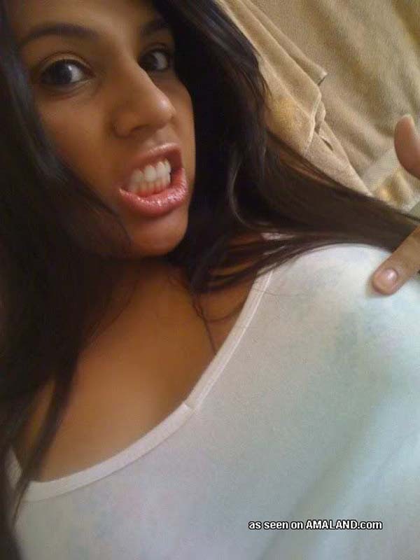 Nice collection of an amateur Spanish hottie's sexy selfpics #77957141