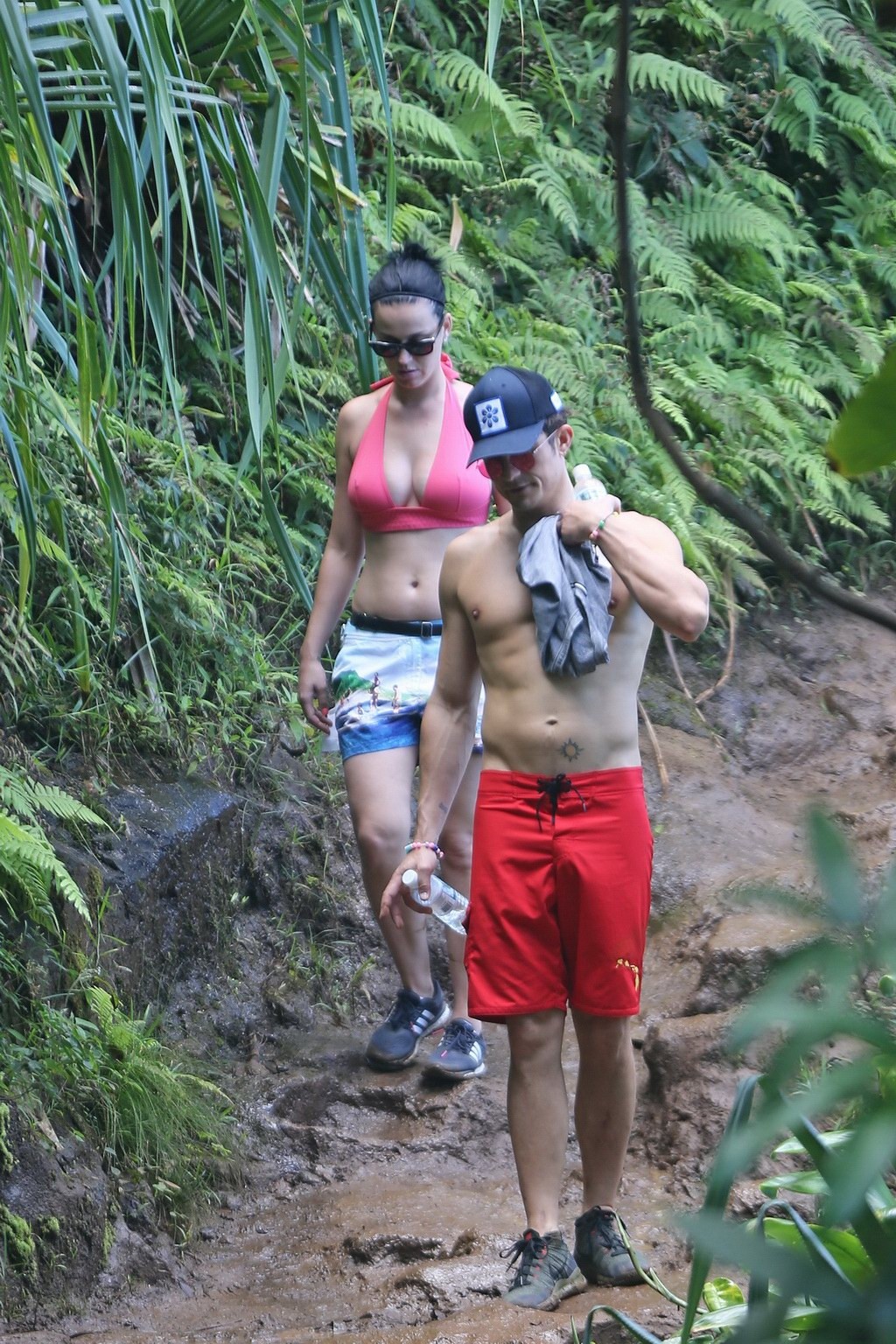 Katy Perry showing pokies in bikini top and shorts #75145280