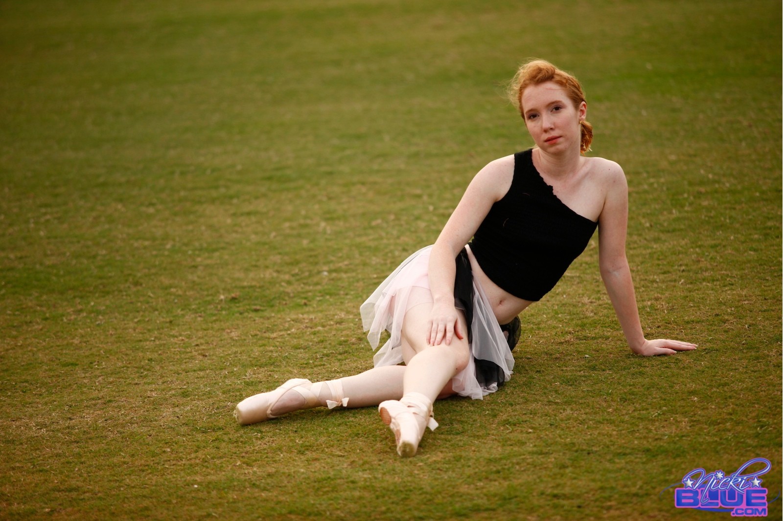 I am doing ballet in the grass. In These photos you get to see #67904010