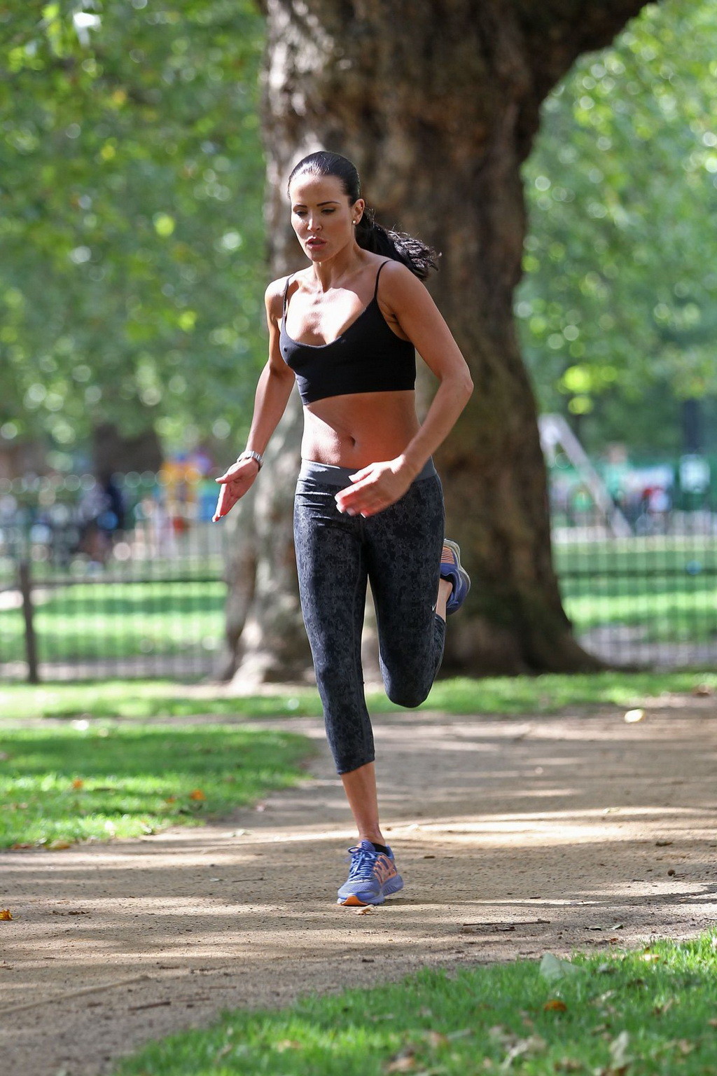 Sophie Anderton showing pokies and ass while workout in a sports bra and tights #75186121