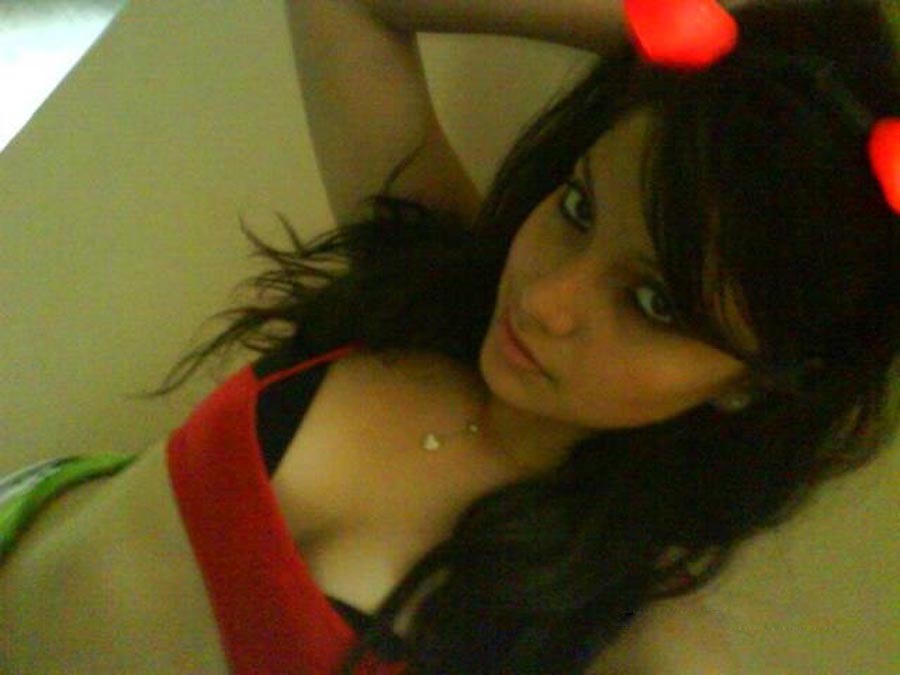 Mexican hottie posing seductively on cam #77960684