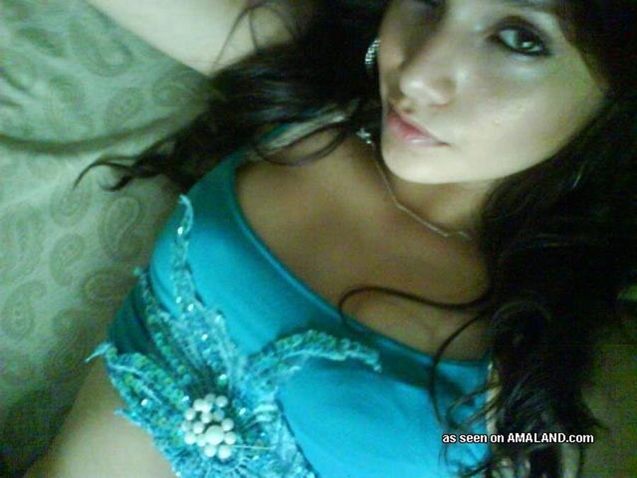 Mexican hottie posing seductively on cam #77960693