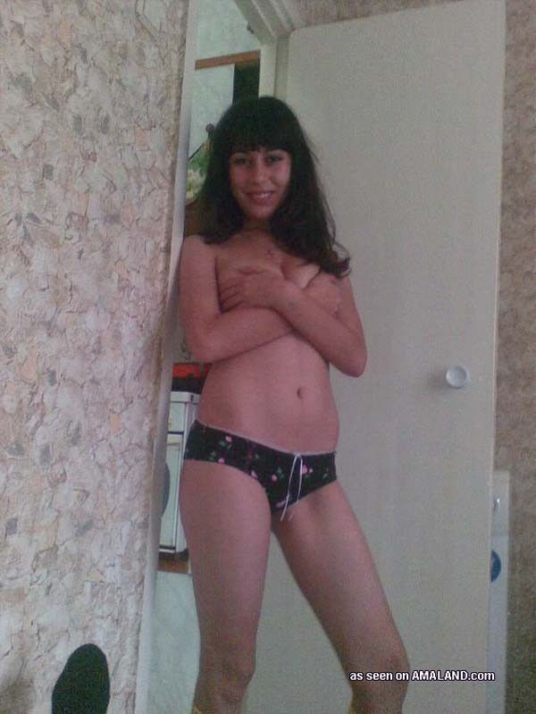 Amateur Latina cutie's sexy selfpics #77956312