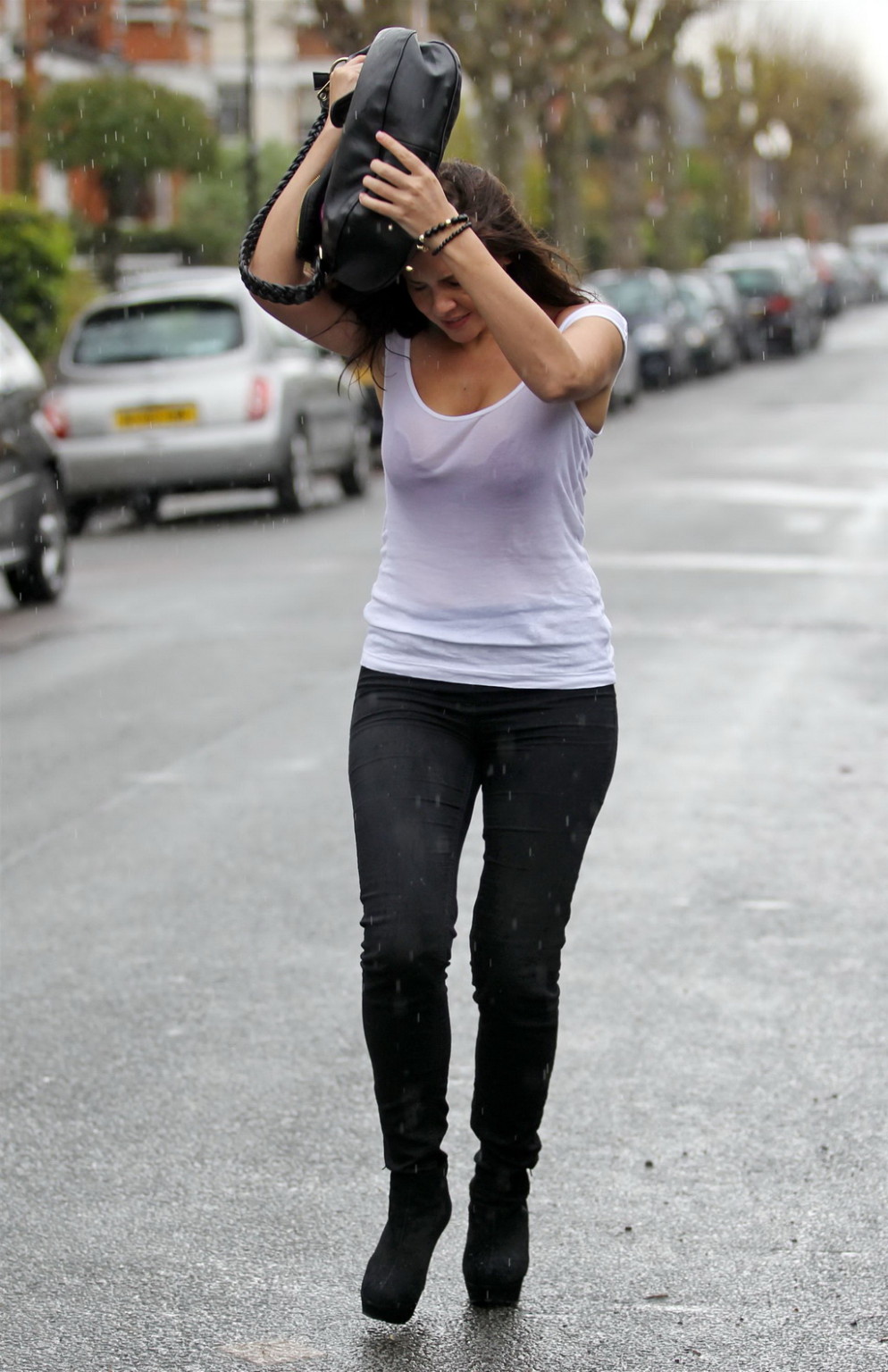 Busty babe Imogen Thomas all wet in the rain wearing see-true top and tight jean #75265624