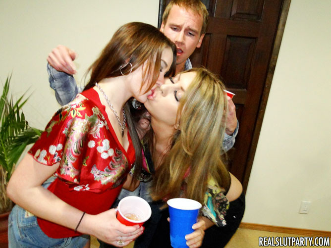 Drunk college babes banging hard cocks and receiving jizz #70382515