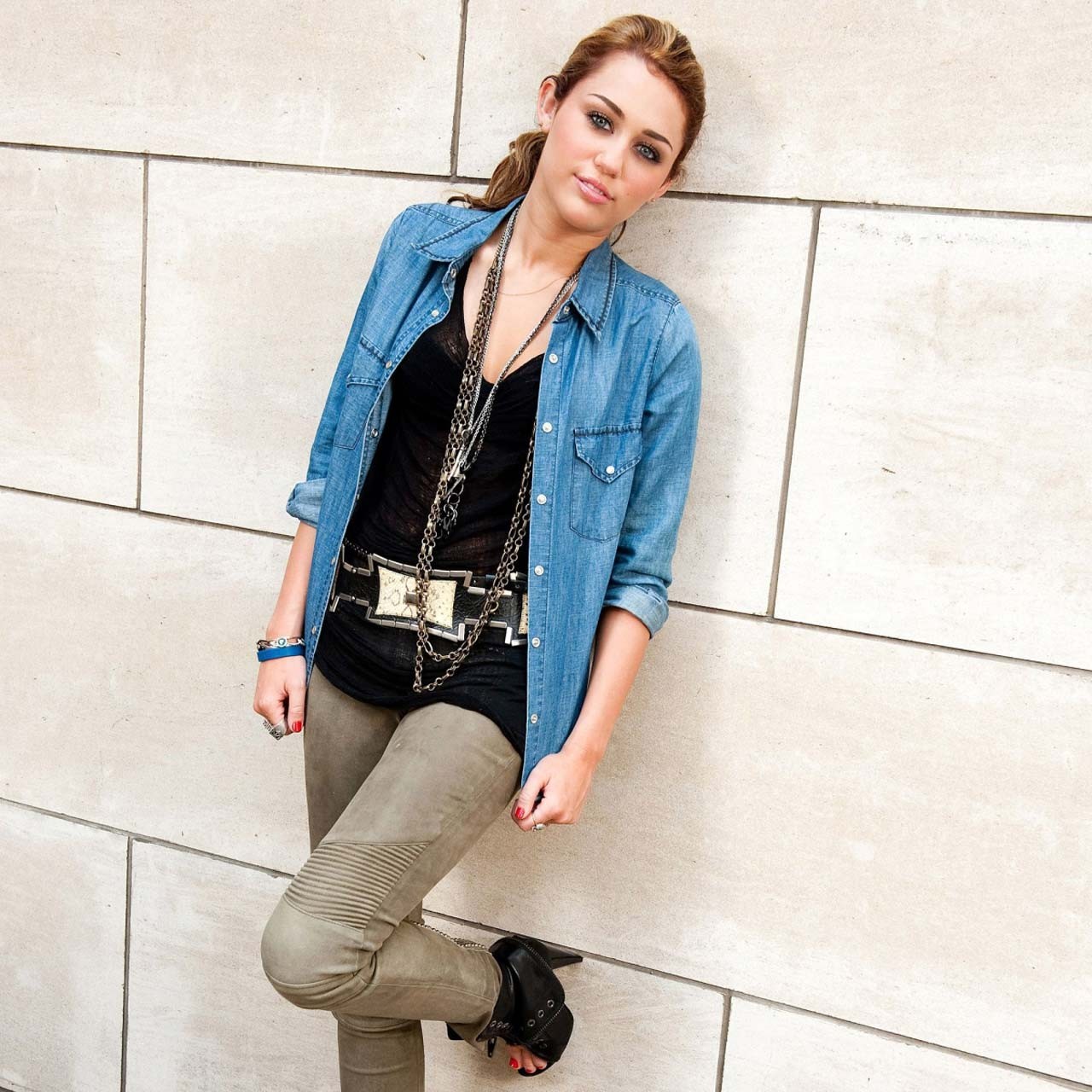 Miley Cyrus showing huge cleavage and great legs in some photoshoot #75304852