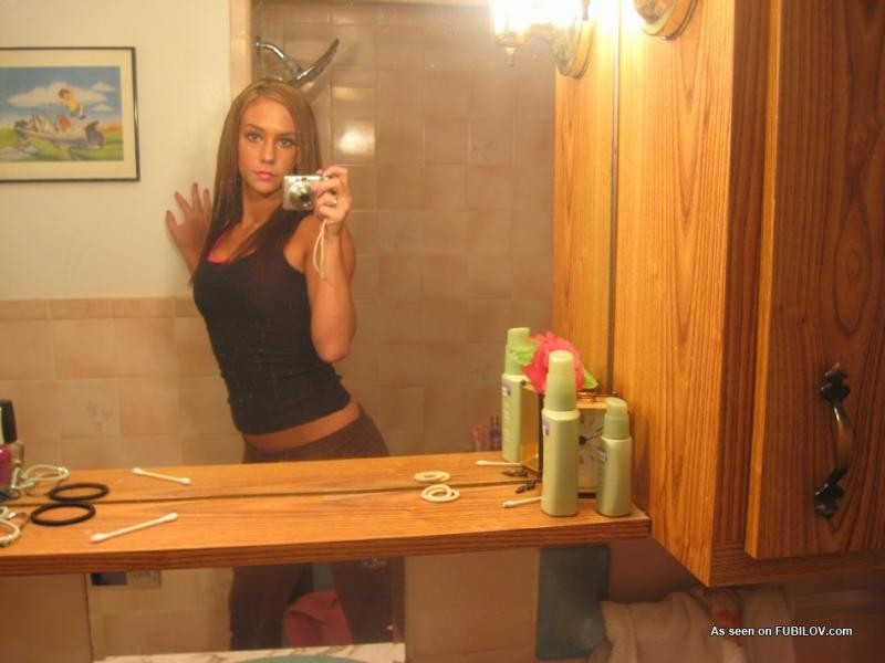 Hot sexy amateur babe shows off her toned body #68096067